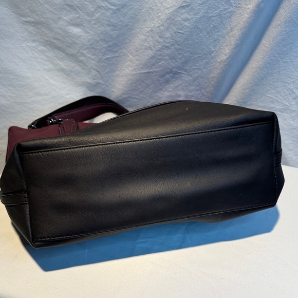 Simply Vera Vera Wang Burgundy and Black Shoulder Bag - Picture 5 of 15